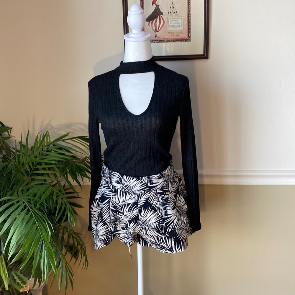 H&M Floral Shorts Women’s Size: 4